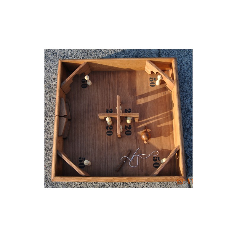 LA TOUPIE À QUILLES